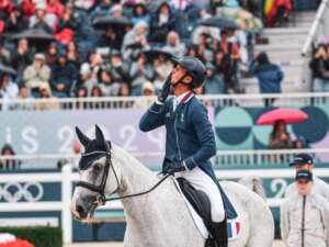 Olimpíadas: Francês é prata no hipismo e dedica medalha olímpica para amiga morta em acidente com cavalo