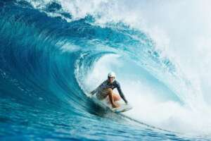 Olimpíadas: Por que os surfistas usam capacete para competir no Taiti?