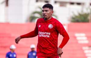 Série C: Zagueiro do Náutico destaca força defensiva e chama torcida para duelo com o Figueirense