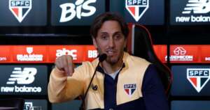 Técnico do São Paulo, Zubeldía, é favorito para assumir seleção da América do Sul, diz TV