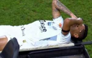 Aderlan sofre lesão grave, passará por cirurgia e volta ao Santos só em 2025