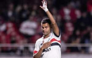 Alisson passa por cirurgia no São Paulo e agradece carinho da torcida: 