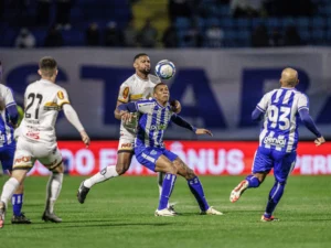 SÉRIE B: Avaí perde, sai do G-4 e deixa o Santos na ponta; Vila Nova é 3º