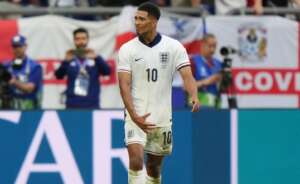 Eurocopa: Bellingham é multado por gesto obsceno, mas escapa de suspensão