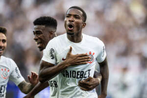 Zagueiro do Corinthians, Cacá se desculpa após ofender jornalistas