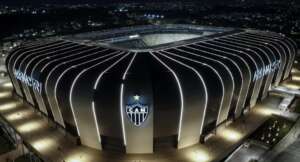 Atlético-MG expulsa torcedor que cometeu atos racistas contra o Flamengo