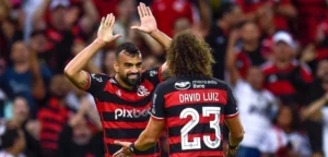 BRASILEIRÃO: Palmeiras só empata e Fla abre três na liderança; Corinthians vence