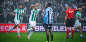 Lateral do Juventude brilha com gol e assistência