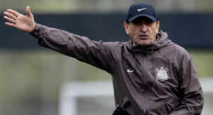 Ramón Dìaz faz treino tático e terá volta de Garro na estreia no Corinthians