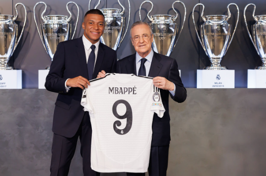 Mbappé copia gesto de Cristiano Ronaldo e é apresentado no Real Madrid no Bernabéu lotado