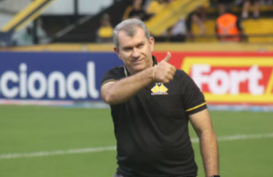 Tencati revela proposta da Coreia por Allano e espera por reforços no Criciúma na próxima semana