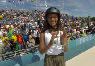 Olimpíadas: Rayssa Leal manda mensagem religiosa em Libras; ato é proibido pelo COI