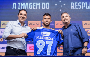 Matheus Henrique se diz ansioso por estreia e revela ter adiado lua de mel pelo Cruzeiro