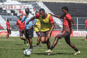 SÉRIE D: Serra-ES tenta manter G-4 em duelo com o líder Nova Iguaçu-RJ