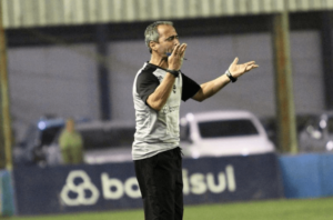 INSUSTENTÁVEL? Técnico do São José-RS lamenta e rebaixamento na Série C parece inevitável