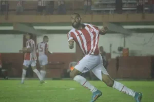 Série C: Londrina-PR anuncia centroavante artilheiro do Hercílio Luz-SC