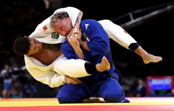 Olimpíadas: Guilherme Schimidt e Ketleyn Quadros caem nas oitavas do judô