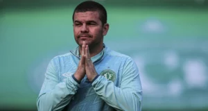 Umberto Louzer admite expectativa por reforços na Chapecoense para sair da crise na Série B