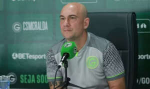 Treinador do Goiás não se abala com pressão no cargo: 