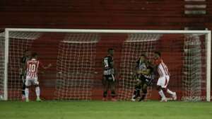 Náutico-PE 4 x 0 Figueirense-SC - Timbu goleia e cola no G8 da Série C