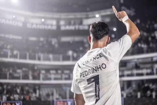 Pedrinho marca pelo Santos e dedica gol à memória do pai