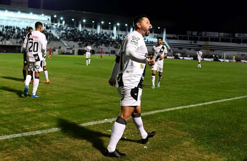 Ponte Preta 2 x 0 Vila Nova – Tigre perde pênalti e Macaca cola no G-4 com golaços