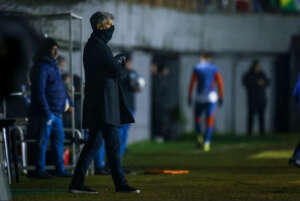 Pressionado, Renato Gaúcho descarta entregar o cargo no Grêmio