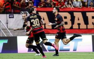 Sport 3 x 1 Ponte Preta - Leão decide no fim e entra no G-4