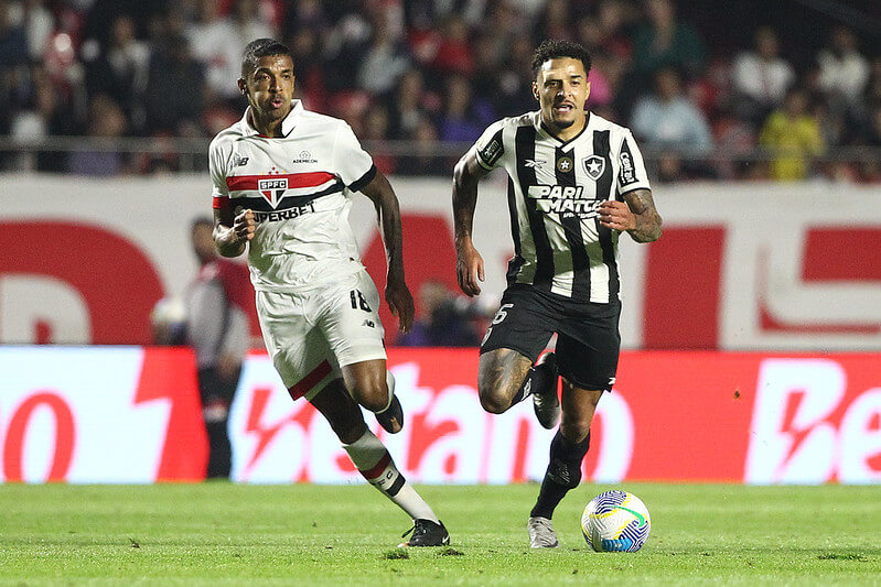 BRASILEIRÃO: Botafogo e São Paulo empatam, Flamengo se salva e Palmeiras cai para o Fluminense