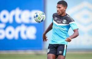 Ponte Preta fecha com lateral revelado no Grêmio