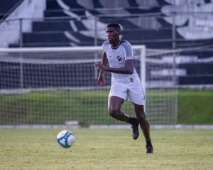 Série C: ABC tenta renovação de zagueiro com nome de craque