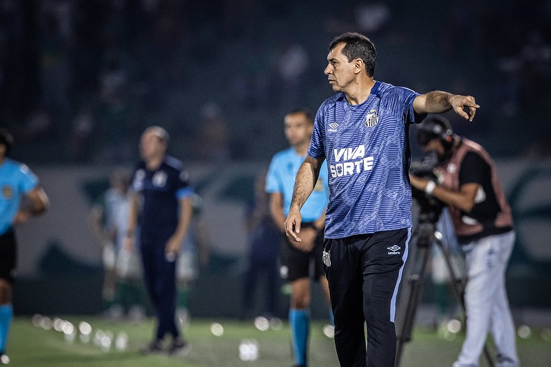 Carille minimiza vaias após novo tropeço do Santos na Série B e promete: 'Vamos melhorar' (Foto: Raul Baretta/ Santos FC)