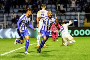 SÉRIE B: Avaí faz duelo dos embalados contra o Coritiba e quer encostar no G-4