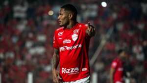 SÉRIE B: Vila Nova vence duelo direto e segue no G4; Chape e CRB empatam