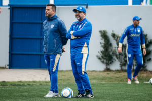 Técnico comemora estreia com vitória e foca em crescimento do Avaí na Série B