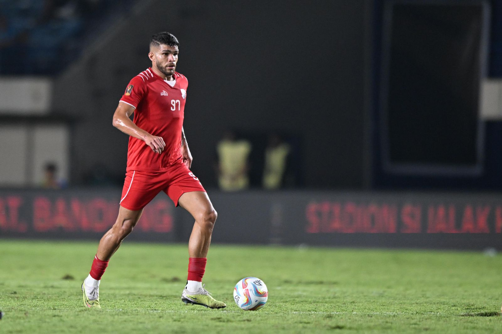 Berguinho se destaca no futebol da Indonesia