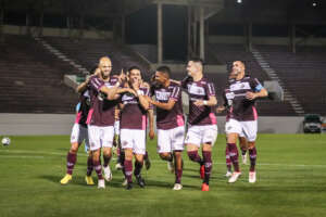 Botafogo-PB x Ferroviária - Batalha pela liderança. Onde assistir e escalações