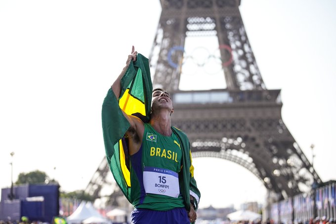 Caio Bonfim ganha prata na marcha atletica