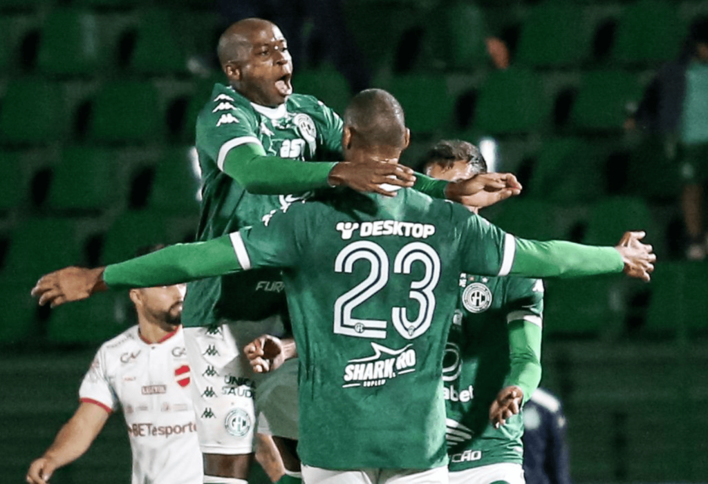 Douglas comemora 1º gol pelo Guarani e vê time ‘arrancando’ na Série B