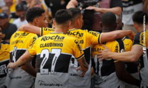 Criciúma 2 x 2 Vasco - Cruzmaltino vacila no fim e segue apertado no Brasileirão