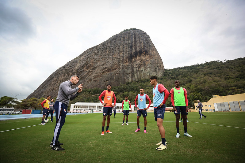 Criciuma e Bragantino se enfrentam no Brasileirao