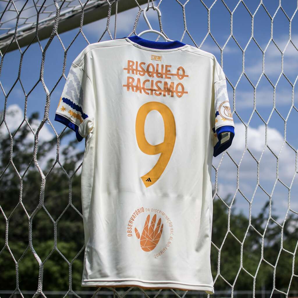 Cruzeiro cobra medidas rígidas contra atos de racismo na Argentina e torcida do Boca rebate