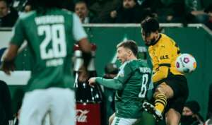 ALEMÃO: Com um a menos, Borussia Dortmund segura empate com Werder Bremen