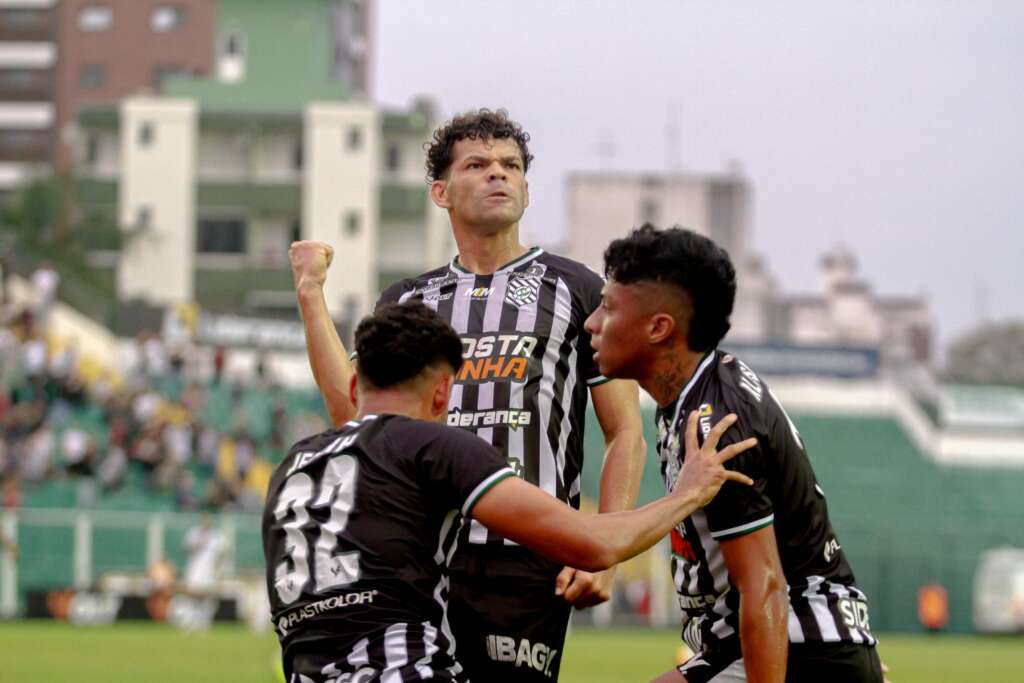 Diretor do Figueirense faz as contas pela classificação na Série C: ‘Sete pontos’