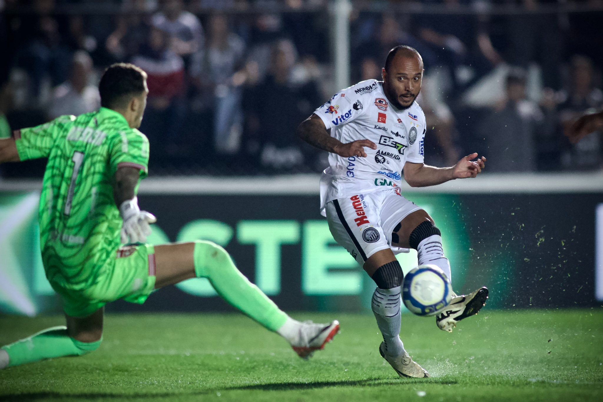 Operário 2 x 0 CRB - Fantasma segue sonhando na Série B (Foto: André Oito/Operário)