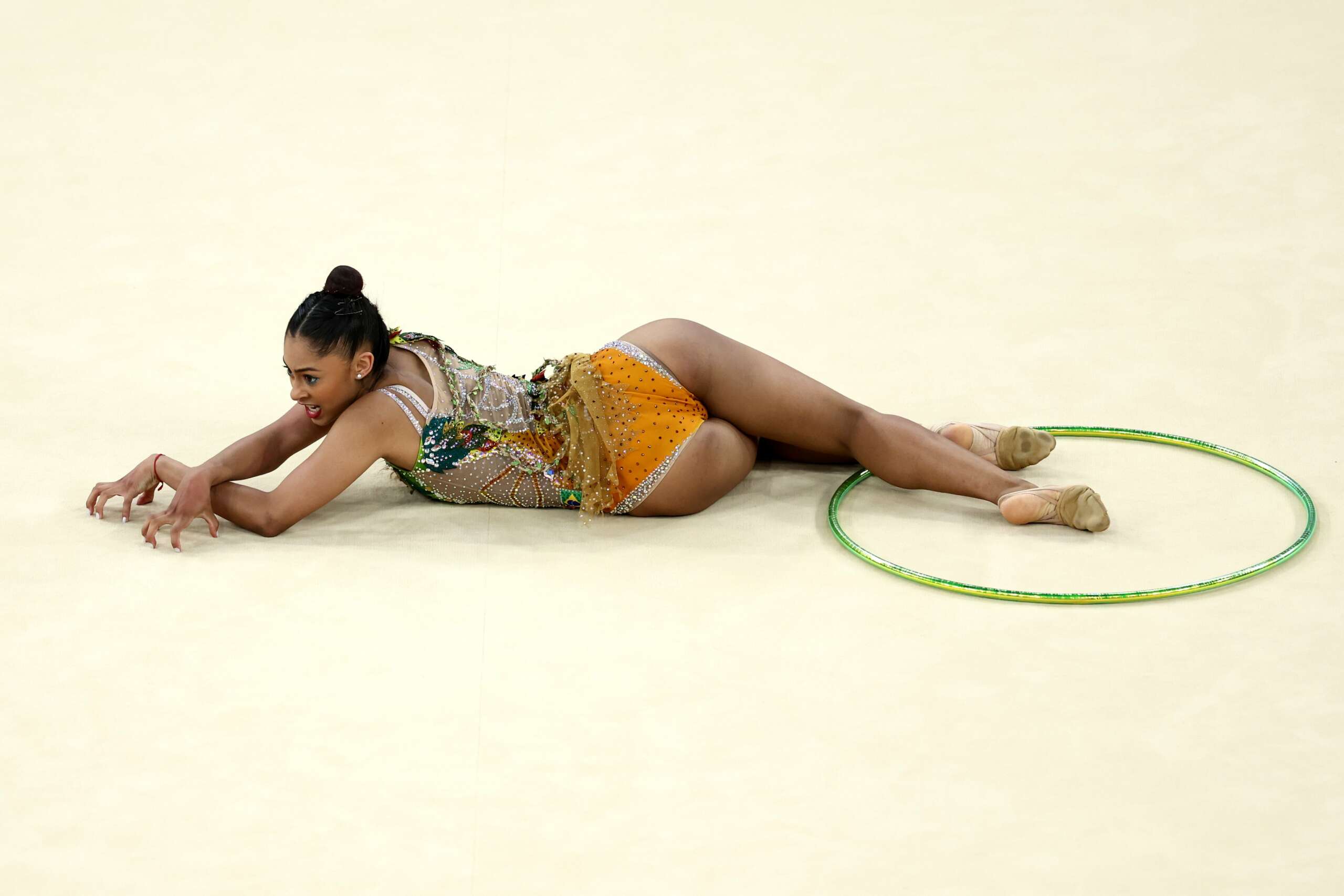 Conheça Bárbara Domingos, que fez história na ginástica rítmica do Brasil e fará final em Paris