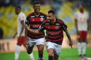 Flamengo 2 x 1 Red Bull Bragantino - Michael e gol contra bizarro garantem vitória