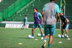 Guarani tem camisa 10 suspenso e irá a campo na Série B com três volantes
