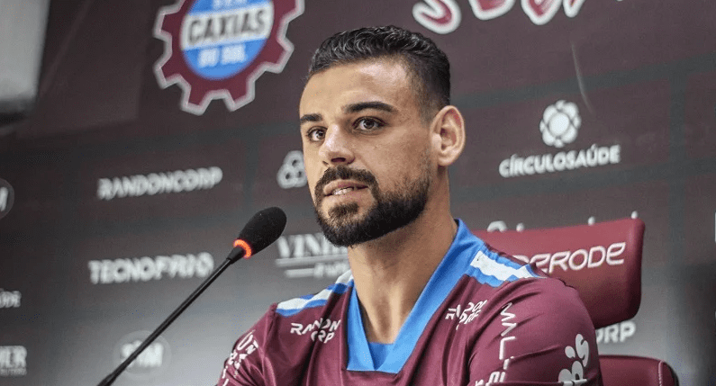 Lucas Cunha celebra manutencao do Caxias na Serie C