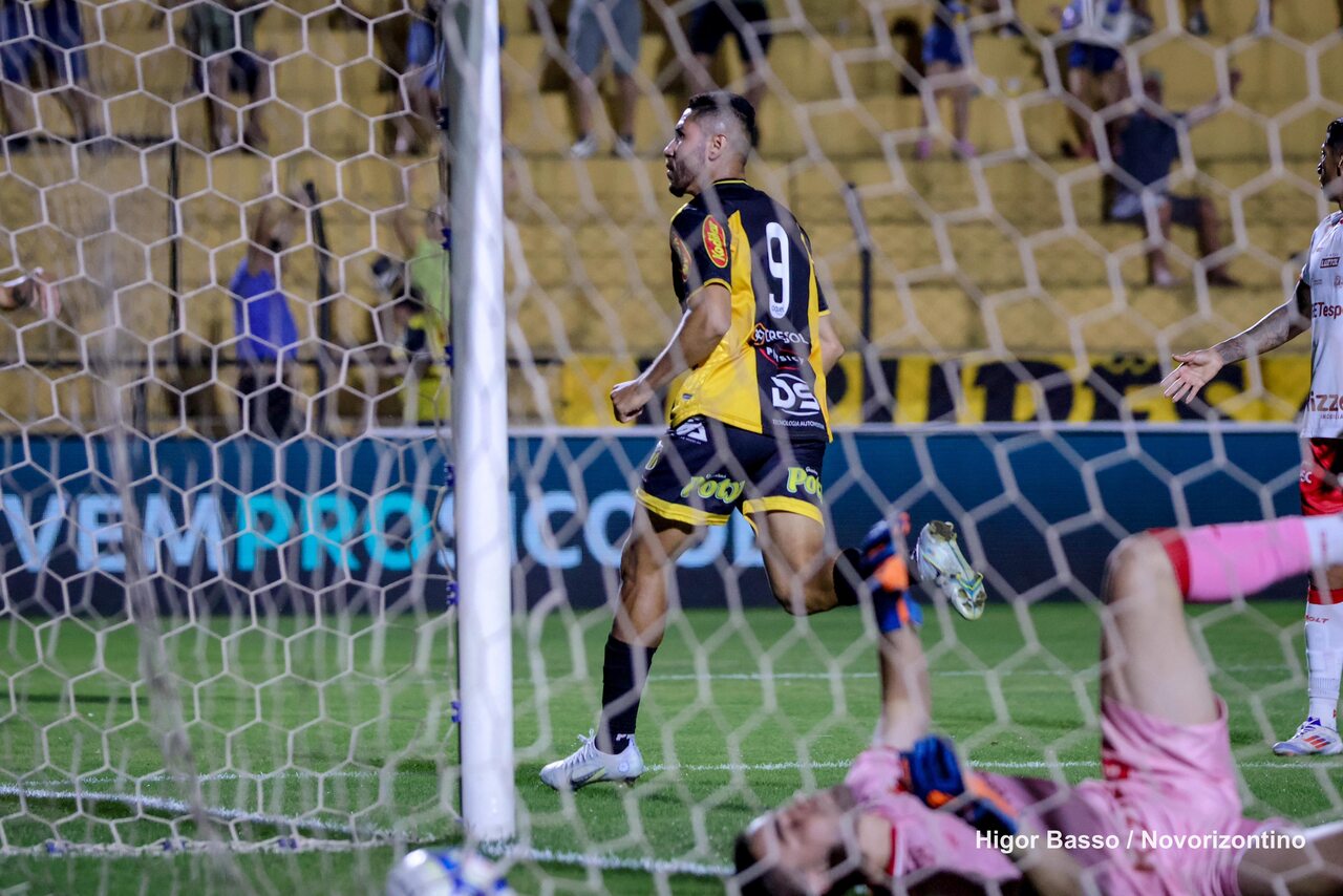 Neto Pessoa celebra vitoria do Novorizontino